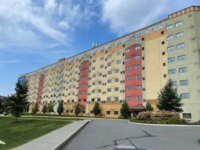 One of the imposing monolithic hotel wings.