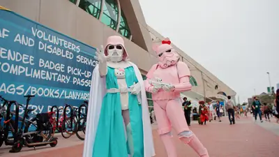 Hello Kitty x Star Wars
@afewblendingbrushes Darth Vader
@subjectdolly Stormtrooper