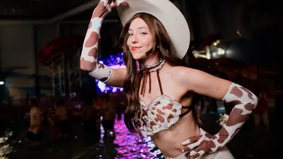 @daisybabybell Cow girl