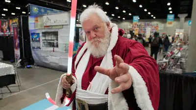 <a href="https://www.instagram.com/markwgray/" target="_blank">@markwgray</a> Jedi Santa