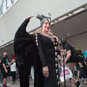 @carriekiana Maleficent
costume by @king_kosplay